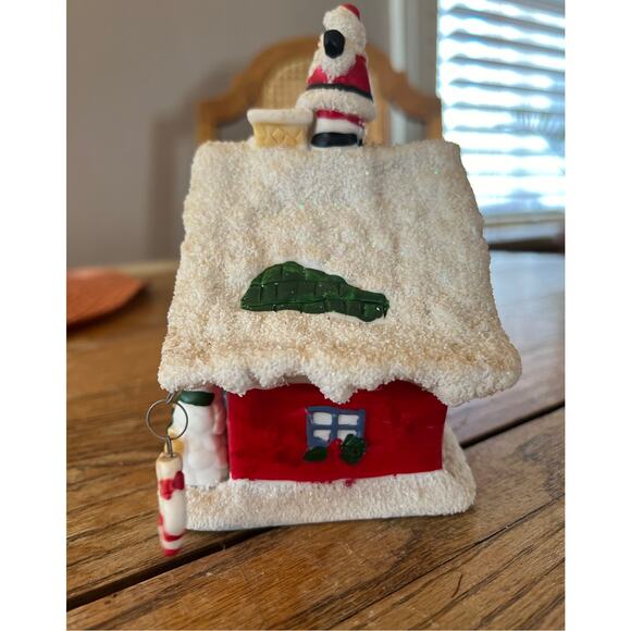 K's Collection 6" height and 4" length Christmas Winter House. - Picture 2 of 5